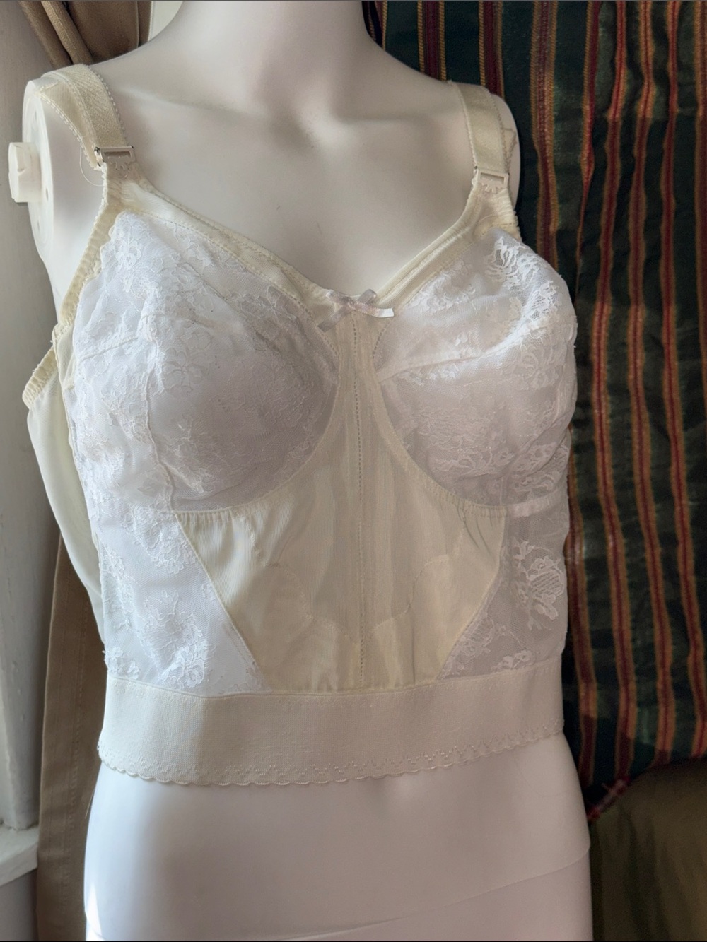 Vintage lace girdle lingerie Bra Top in Ivory - Women Intimates size 44 C